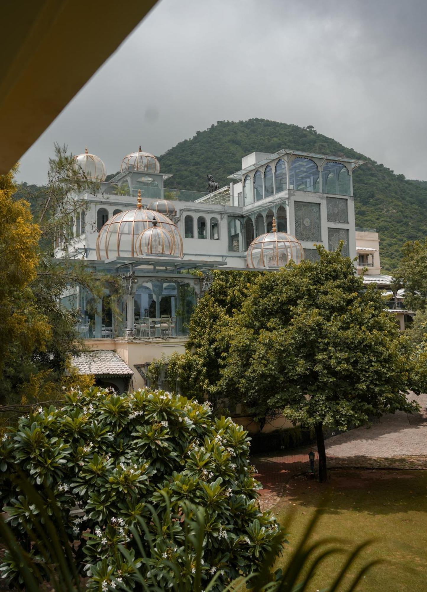 The Royal Retreat Resort & Spa Udaipur Bagian luar foto